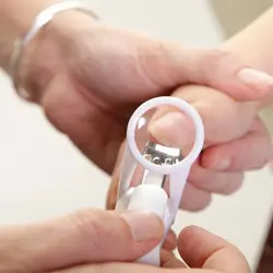 ناخنگیر ذره بین دار رنگ آبی چیکو Chicco