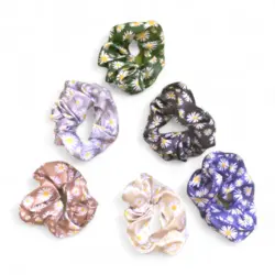 اسکرانچی رنگی ساتن طرح بابونه