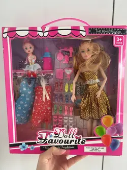 عروسک باربی با نوزاد، پستونک، 3 لباس، 8 کفش، آینه و شانه