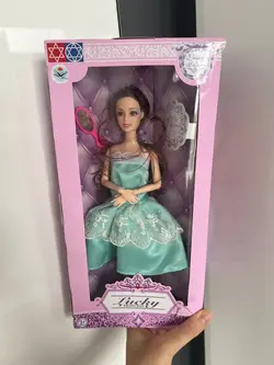عروسک باربی لاکی پرنسس با یک لباس اضافی،گل سر و آینه