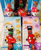 ساعت مچی شخصیتی پروژکتور دار باطریخور هم ساعت هست وهم اسلاید دار که با چرخاندن دکمه کنار ساعت میتونید شخصیت های کارتونی مربوط به اون ساعت رو روی دیوار ببینید