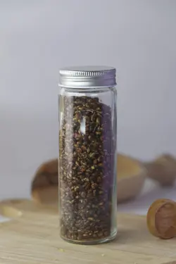 سماق دانه قهوه ای 100 گرمی