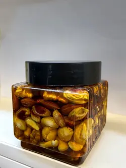 معجون مقوی،ترکیب عسل و زعفران مرغوب،با مغزهای تازه،ترکیبی جدید و فوق العاده خوشمزه که لذت،شادابی،تقویت بدن،انرژی بالا،رفع گرسنگی و ضعف در طول روز را به شما هدیه می دهد،به امتحانش می ارزه