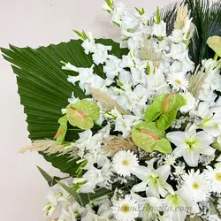 تاج گل پایه مشکی کد 29 - گل فروشی آنلاین فلاویتو