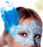 نقاب بالماسکه زنانه با رنگبندی و طرح بندی متنوع