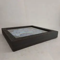 بشقاب میناکاری 25 سانتی همراه با قاب PVC|طرح خوشنویسی از صدای سخن عشق ندیدم خوشتر|کد DK25136S - ساغر مینا | فروشگاه اینترنتی صنایع دستی