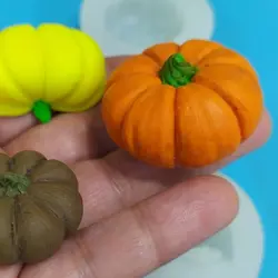 قالب سیلیکونی مدل کدوتنبل سایز حدودی کدو 3 سانت  مناسب انواع خمیر قالب دست ساز 