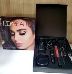 پک VIP ده تیکه محصولات آرایشی هدا بیوتی HUDABEAUTY