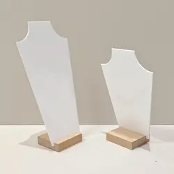 استند گردنبند تن