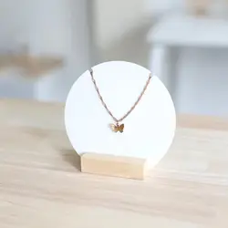 استند گردنبند لنا
