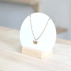 استند گردنبند لنا