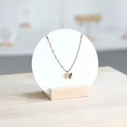 استند گردنبند لنا