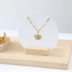 استند گردنبند لنا