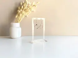 استند گوشواره لارا