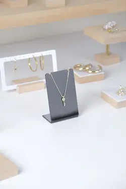 استند گردنبند دلدار