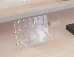 استند گوشواره دلربا