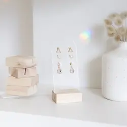 استند گوشواره بهار