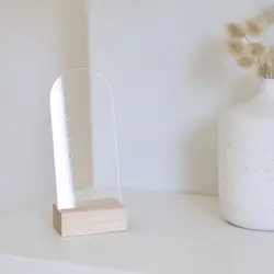 استند گوشواره بهار