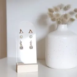 استند گوشواره بهار