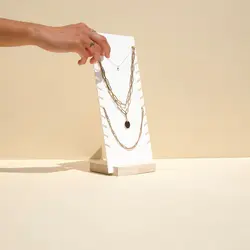 استند گردنبند پندار