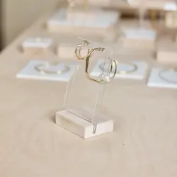 استند گوشواره پناه تک