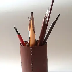 جا قلمی چرمی استوانه ای برای قلم های خوشنویسی رنگ قهوه ای