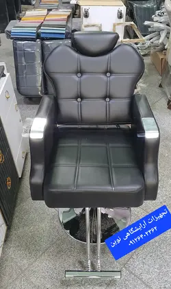 صندلی آرایشگاه مردانه مدل گلایل جک دستی پشتی متحرک دارای جاپایی میباشد هزینه ارسال درب منزل توسط مشتری پرداخت میشود دردومدل سینی گرد وپایه چرخ دار پنج پر موجودمیباشد