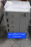 ترولی آرایشگاهی چوبی قفلداردررنگ بندی سفبدومشکی چرخدار