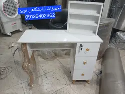 میز ناخن چوبی مشکی وسفید  رنگ ۴۰دریه متر هزینه ارسال درب منزل توسط مشتری پرداخت میشود همراه بااستدلاک