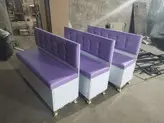 نیمکت سه نفره پشدار چوبی دررنگ بندی متنوع پارچه وچرم