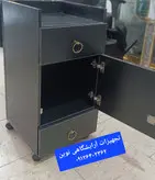 ترولی آرایشگاهی چوبی قفلدار درر‌نگ بندی سفیدومشکی