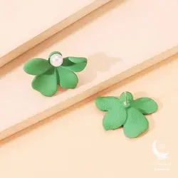 گوشواره میخی و هنری طرح گل و مروارید - شاپ اکسسوری