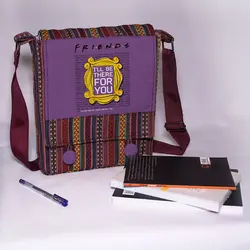 کیف رودوشی دخترانه چی چاپ طرح سریال Friends کد فرندز