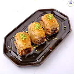 باقلوا قطابی گردوشیرعسل استانبولی