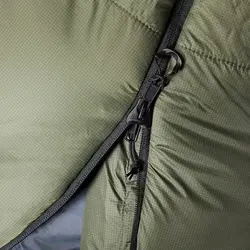 کیسه‌خواب فضای باز کوهنوردی MT500 - از جنس مصنوعی - رنگ خاکی - دمای راحتی 0 درجه سانتی‌گراد - برند FORCLAZ