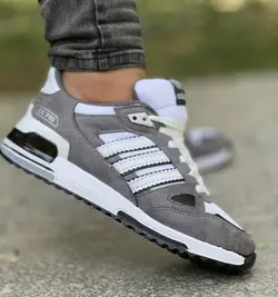 حراج ویژه کفش اسپرت مردانه پسرانه مدل ادیداس راحت و  بادوام رنگ طوسی سفید