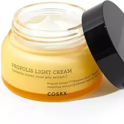 کرم مرطوب کننده کزارکس Propolis light پروپولیس لایت حاوی عصاره بره موم برای تغذیه عمیق پوست و افزایش روشنایی آن