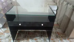 میز ویترین پیشخوان بدنه MDF کشو دار رنگ مشکی - فروشگاه آنلاین قفسه بندی امیر
