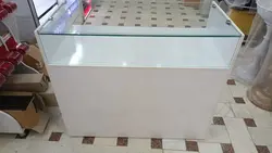 میز ویترین پیشخوان mdf کشو دار رنگ سفید - فروشگاه آنلاین قفسه بندی امیر