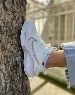 کتانی اسپرت نایک طرح لبخند سفید نقره ای