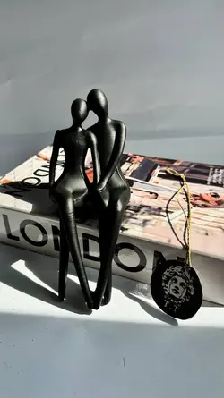 دکوری لبه کتاب و میزی طرح عاشق  کد10351