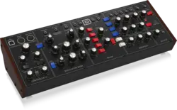 سینتی سایزر MODEL D برند Behringer