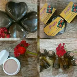 پک لیفت انار قوی شامل کرم لیفت انار و پن گیاهی (صابون درمانی)و سرم لیفت همراه با ضد آفتاب و آبرسان همه ی محصولات این پک ۳۰ گرمی هستند.