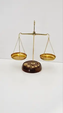 ترازو برنجی پایه چوبی