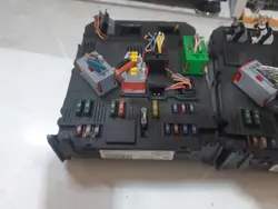جعبه فیوز BSI تیپ ۲ تا ۶ خودرو ۲۰۶ و ۲۰۷ فرانسوی زیمنس