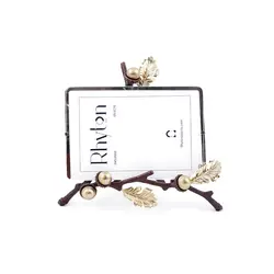 قاب عکس شاخه بلوط