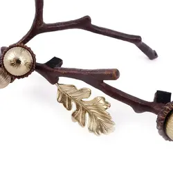 قاب عکس شاخه بلوط