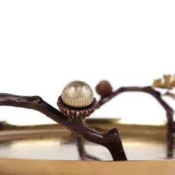 سینی بلوط فلزی گرد 35 سانت شاخه قهوه ای - ظرف طلایی طرحدار