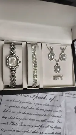 ست ساعت و اکسسوری نگینی زنانه دخترانه ( ست کامل)