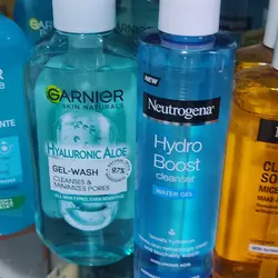 ژل شستشوی حاوی آلوئه ورا و هیالورونیک اسید گارنیه | 200 میل Garnier Hyaluronic Aloe Gel Wash - لوازم آرایشی و بهداشتی کوزارکس جام